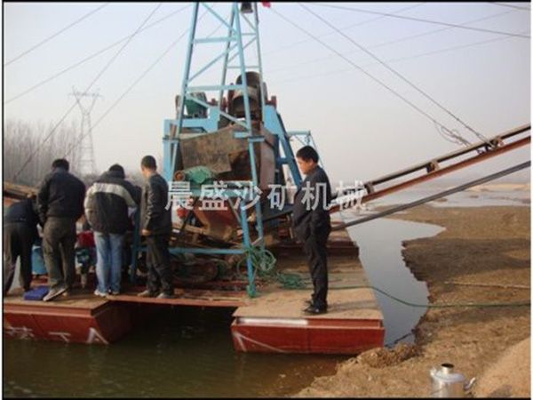 挖沙船現(xiàn)場(chǎng)指導(dǎo)